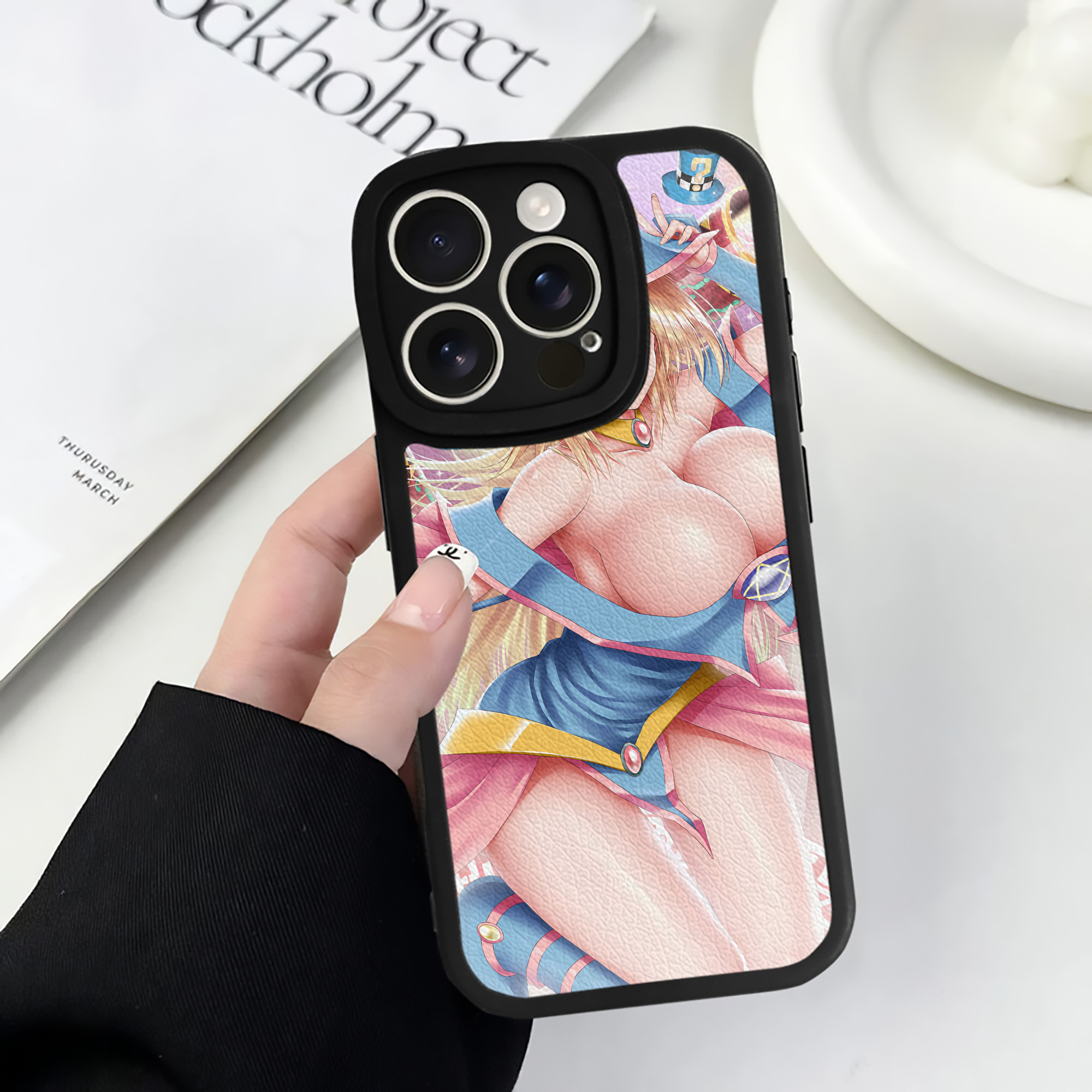 （画像用） 遊☆戯☆王 Yu-Gi-Oh! 【iPhone 16シリーズ対応】シリコンスマホケース（レザー調） 材質：シリコン